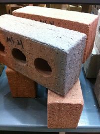 Сторона Сандбласт кирпичей глины строительных материалов конструкции общая с 3 отверстиями